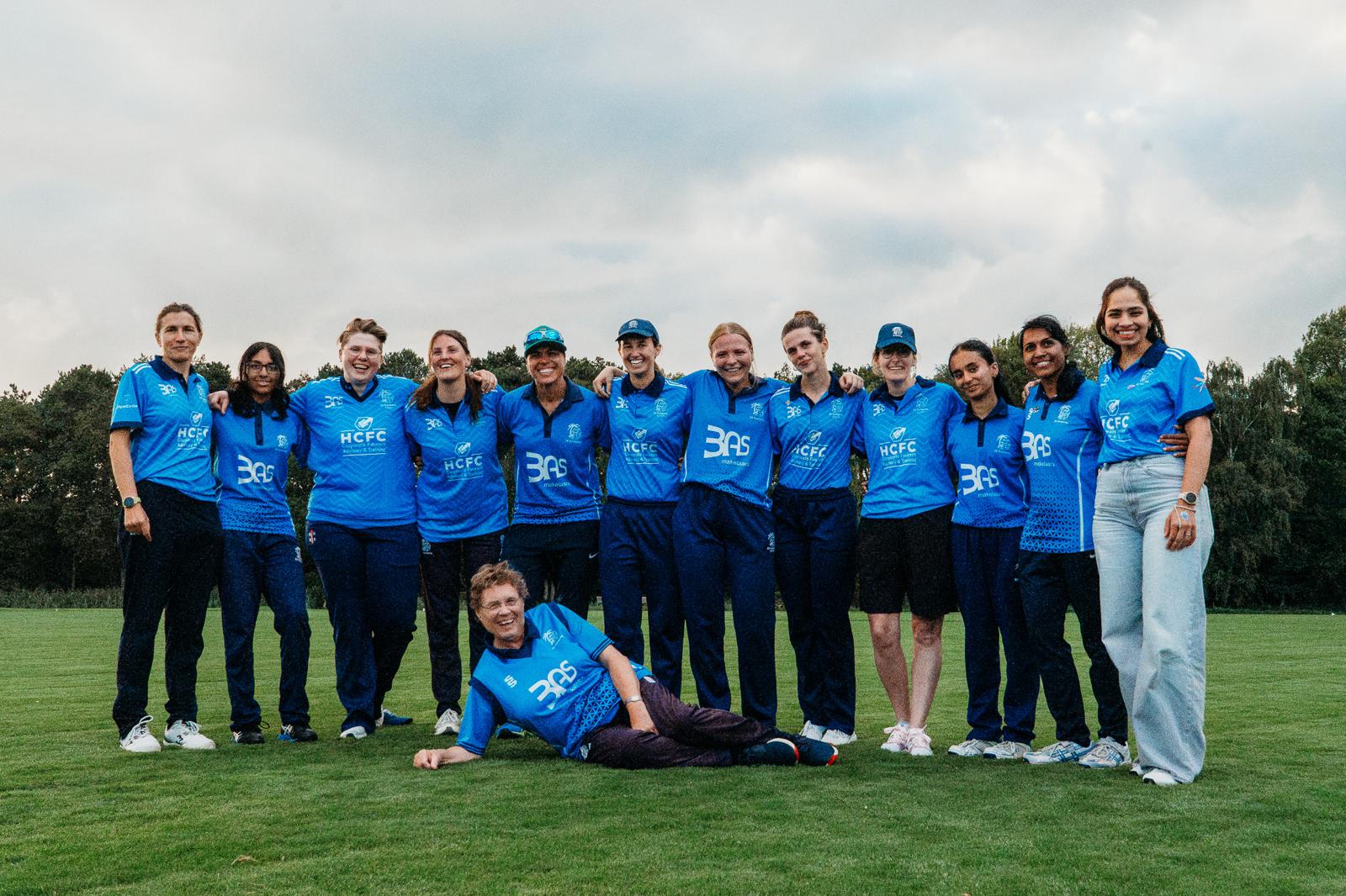 Noor van Rietschote with teammates celebrating